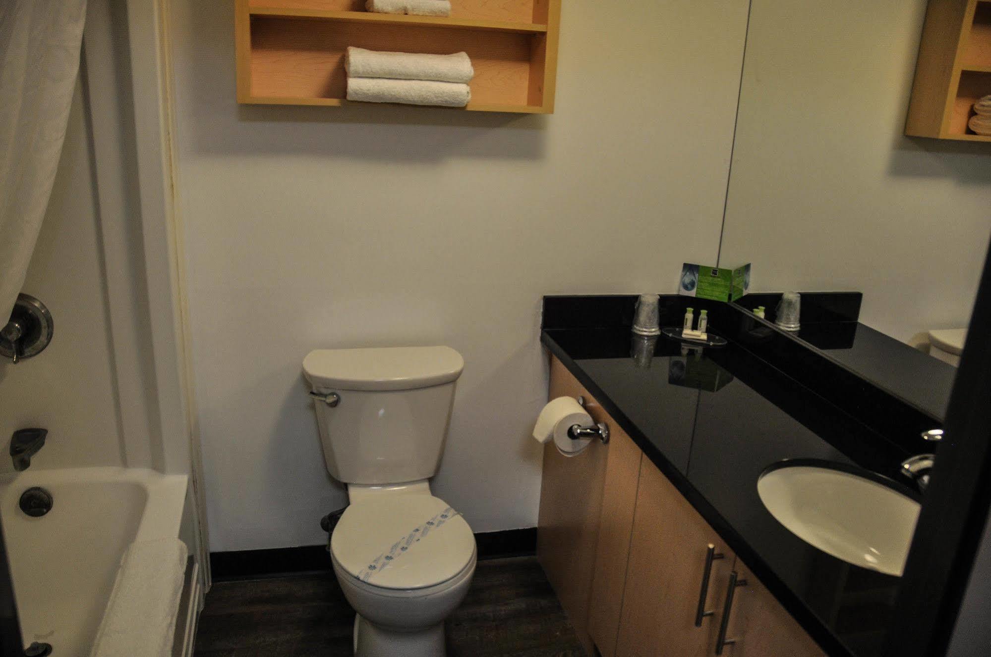 Residence & Conference Centre - Kitchener-Waterloo Екстериор снимка
