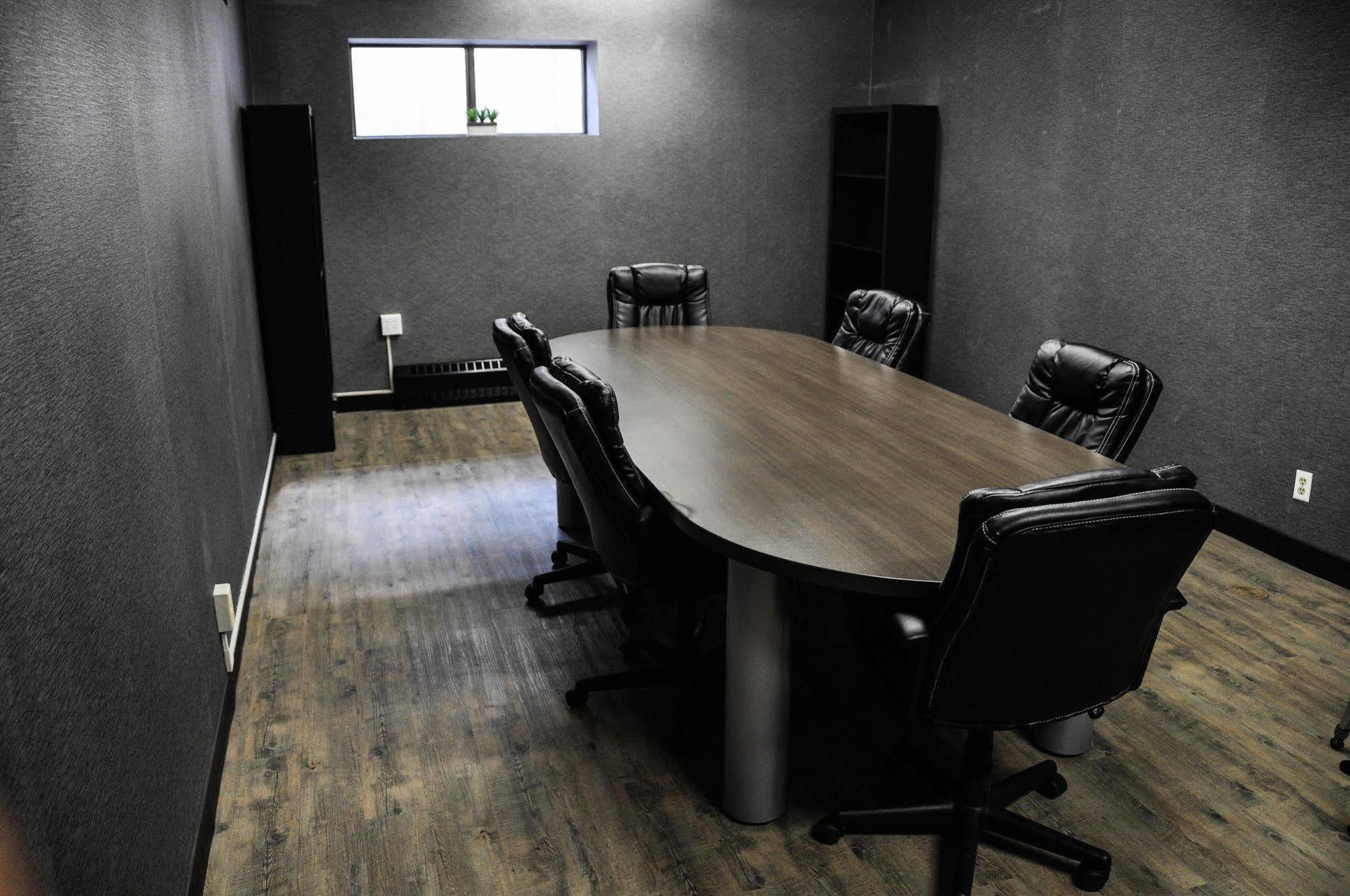 Residence & Conference Centre - Kitchener-Waterloo Екстериор снимка