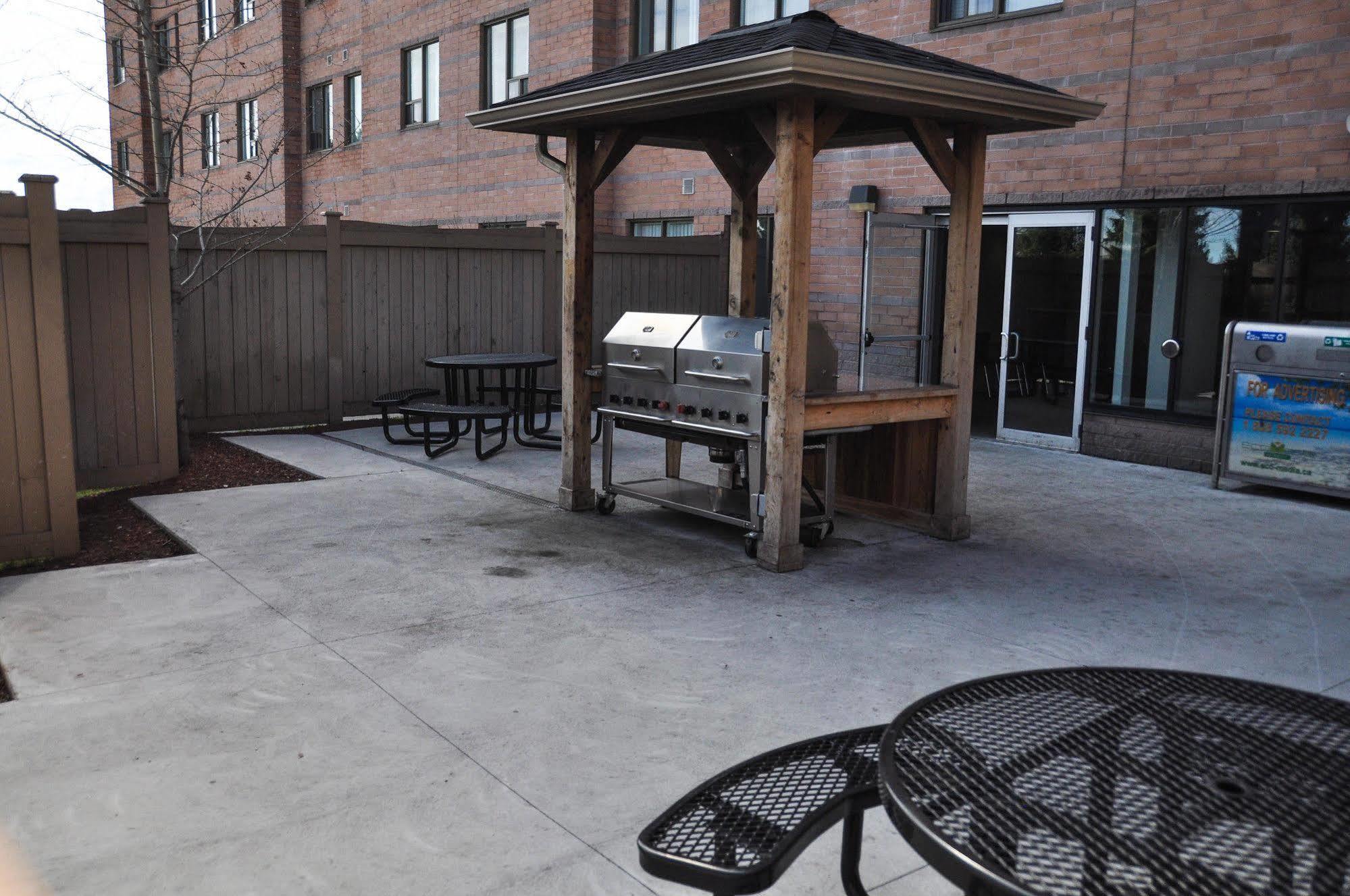 Residence & Conference Centre - Kitchener-Waterloo Екстериор снимка